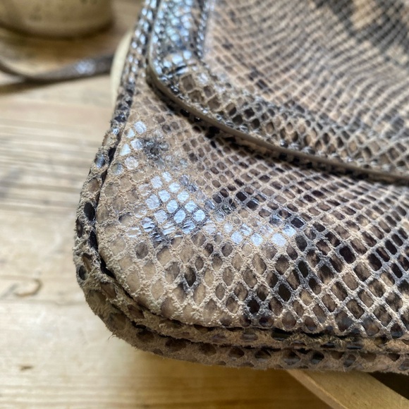 Authentic Tory Burch Python Print Leather Crossbody Handbag - Picture 15 of 16